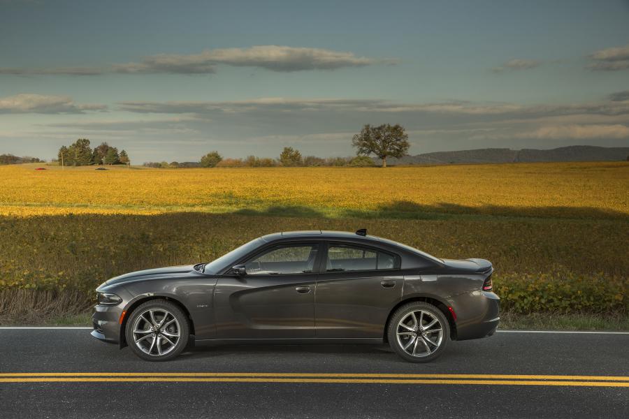  Dodge Charger R/T Road & Track 2015 года  (фото 20 из 28)